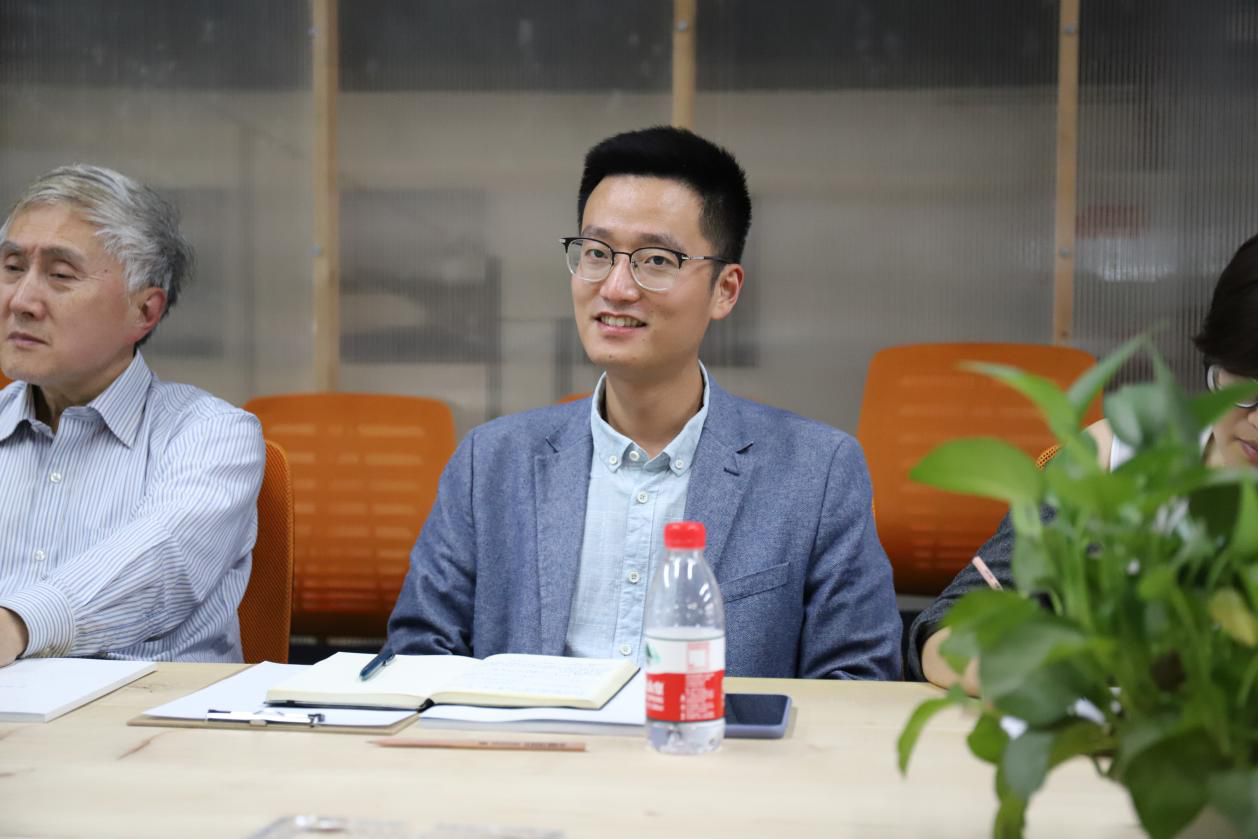 (建设工程管理教研室教师陈耕同企业专家交流)交流会结束后,师生一行