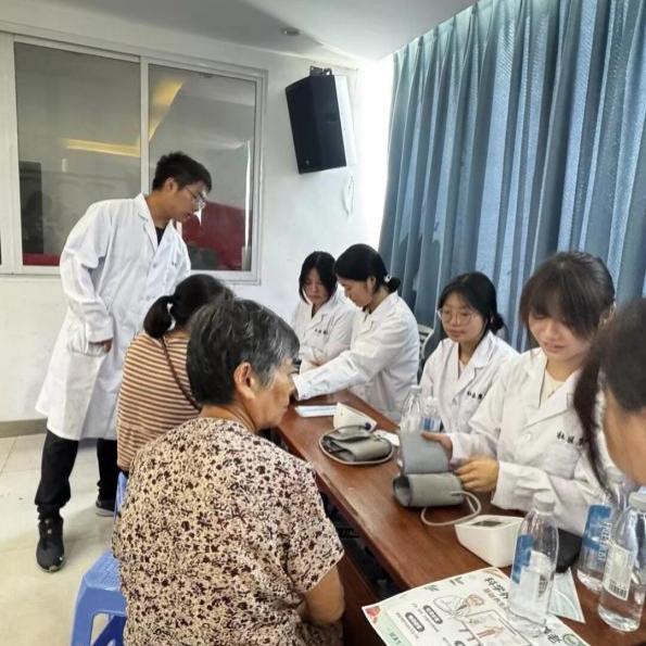 守护银发健康，践行专业担当——智慧康养学院暑期三下乡剪影（二）